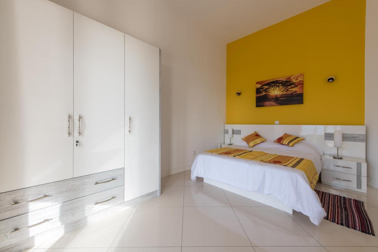 Pierre Bleue Beachfront Villa Flic en Flac Exterior photo