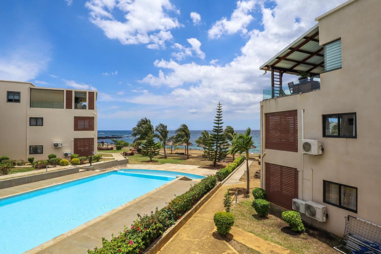 Pierre Bleue Beachfront Villa Flic en Flac Exterior photo