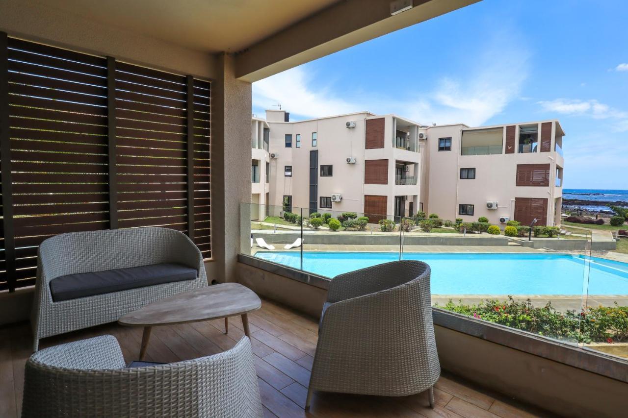 Pierre Bleue Beachfront Villa Flic en Flac Exterior photo